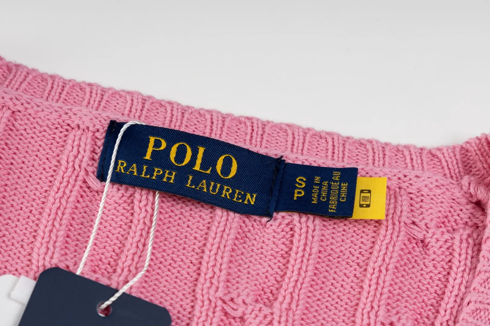 P210 #R90 RALPH LAUREN Thirteen colors of Ralph Lauren classic small label embroidery V-neck pullover cable cardigan sweater women's top, high-density LOGO embroidery on the chest, original customization of tag accessories. Made of pure cotton yarn, pure cotton is skin-friendly and comfortable, small label war horse embroidered twist button V-neck sweater🐎High quality, follow the blogger to learn how to wear it! Let’s buy a Ralph Lauren cable sweater. It’s a super hard-to-find series after it became popular. It’s hard to find one on the official website. It’s simple and practical to wear, with a lazy and loose feel. The thickened fabric has more texture, feels soft and delicate, and has a loose fit. Whether worn alone or layered, you can wear different styles of fashion with just one piece!   Size： Sleeve length: 60/61/62/63